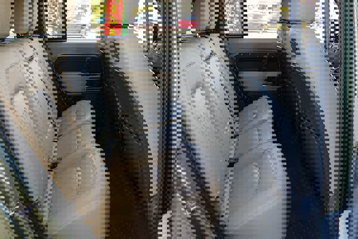 Used 2021 Land Rover Defender 110 SE image 24