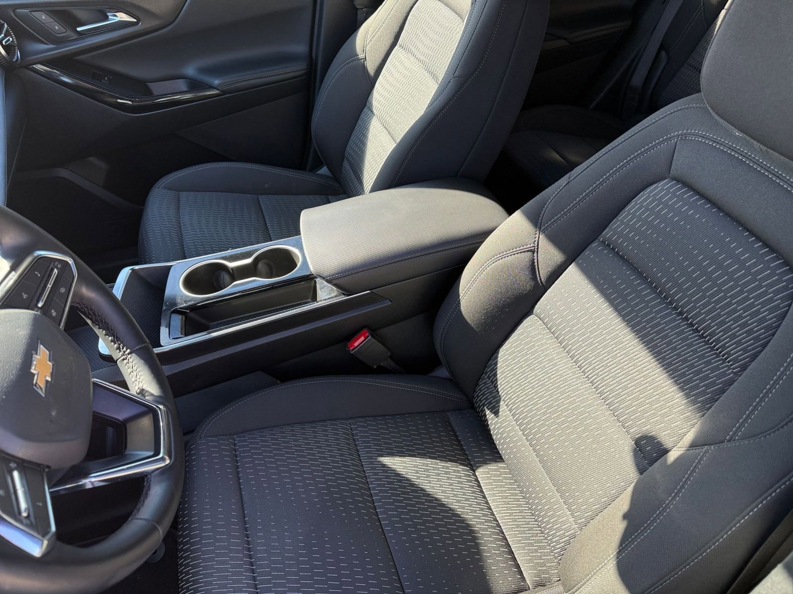 Used 2025 Chevrolet Equinox LT image 36