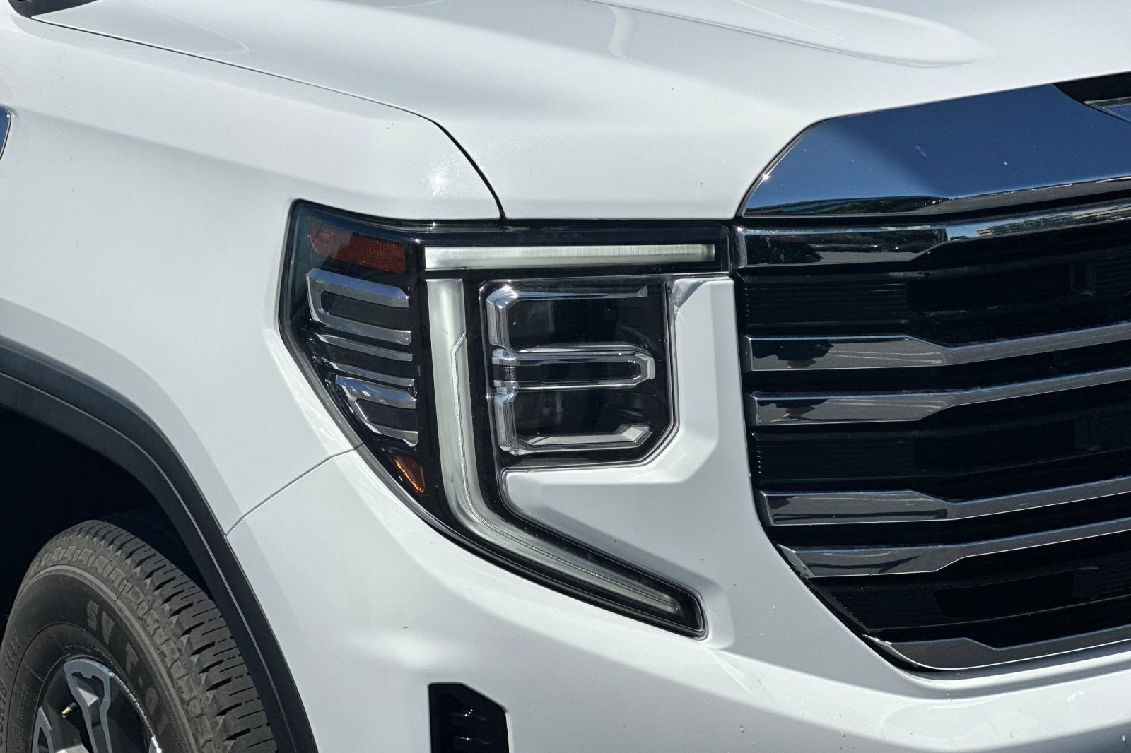 Used 2025 GMC Sierra 1500 SLT RWD image 42