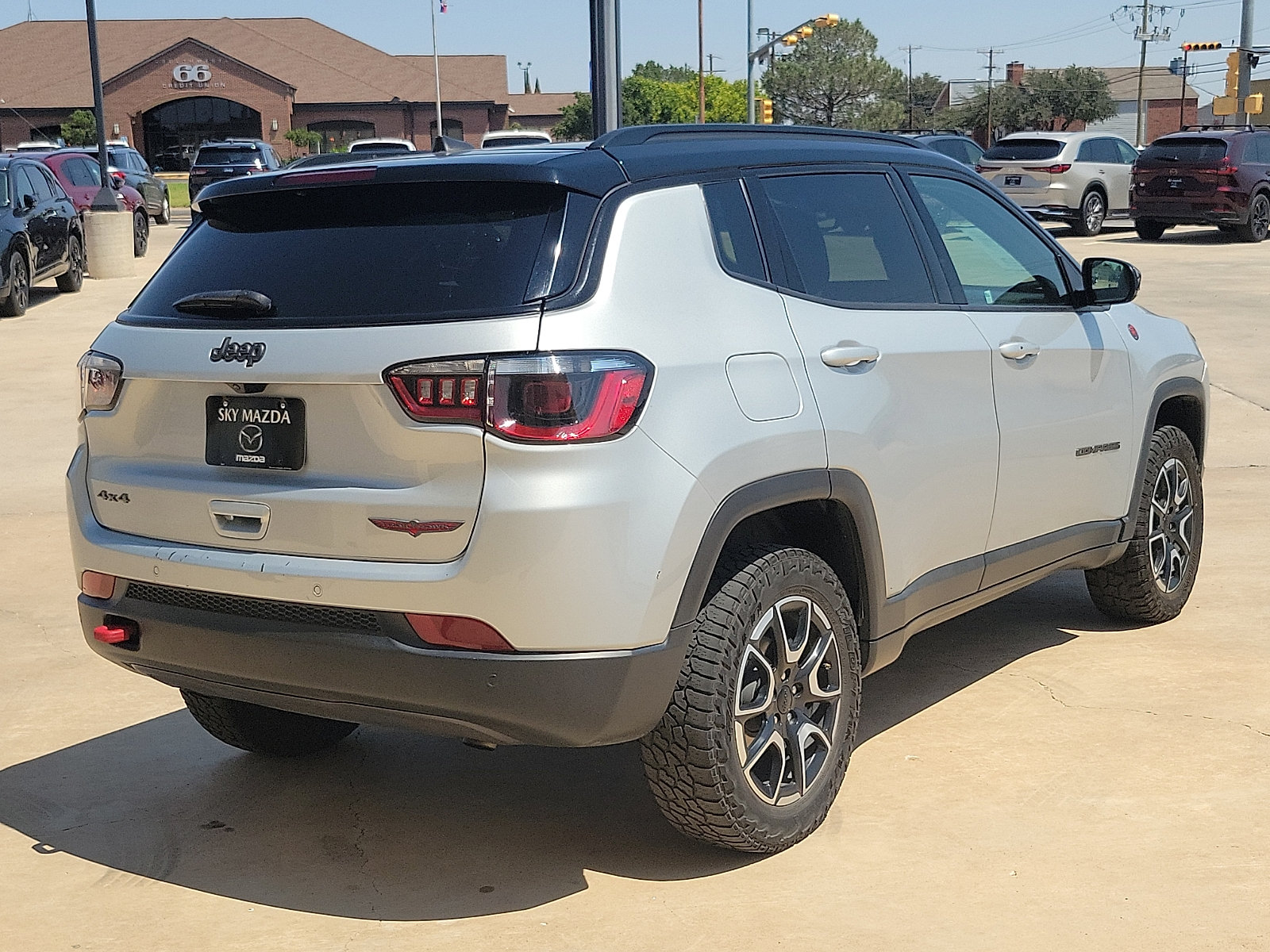 Used 2024 Jeep Compass Trailhawk AWD/4WD image 7