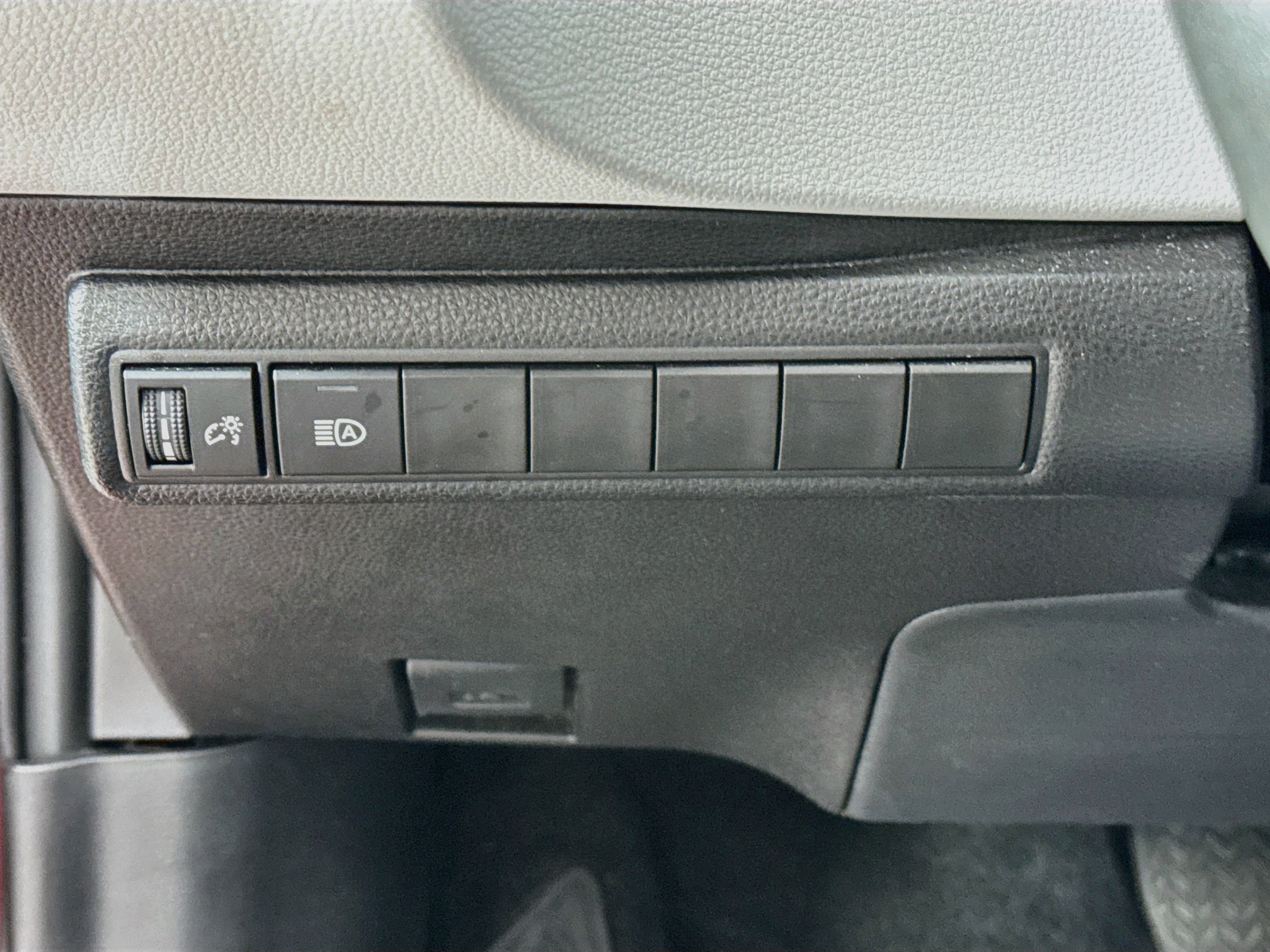 Certified 2026 Toyota Corolla SE w/ SE Package FWD image 10