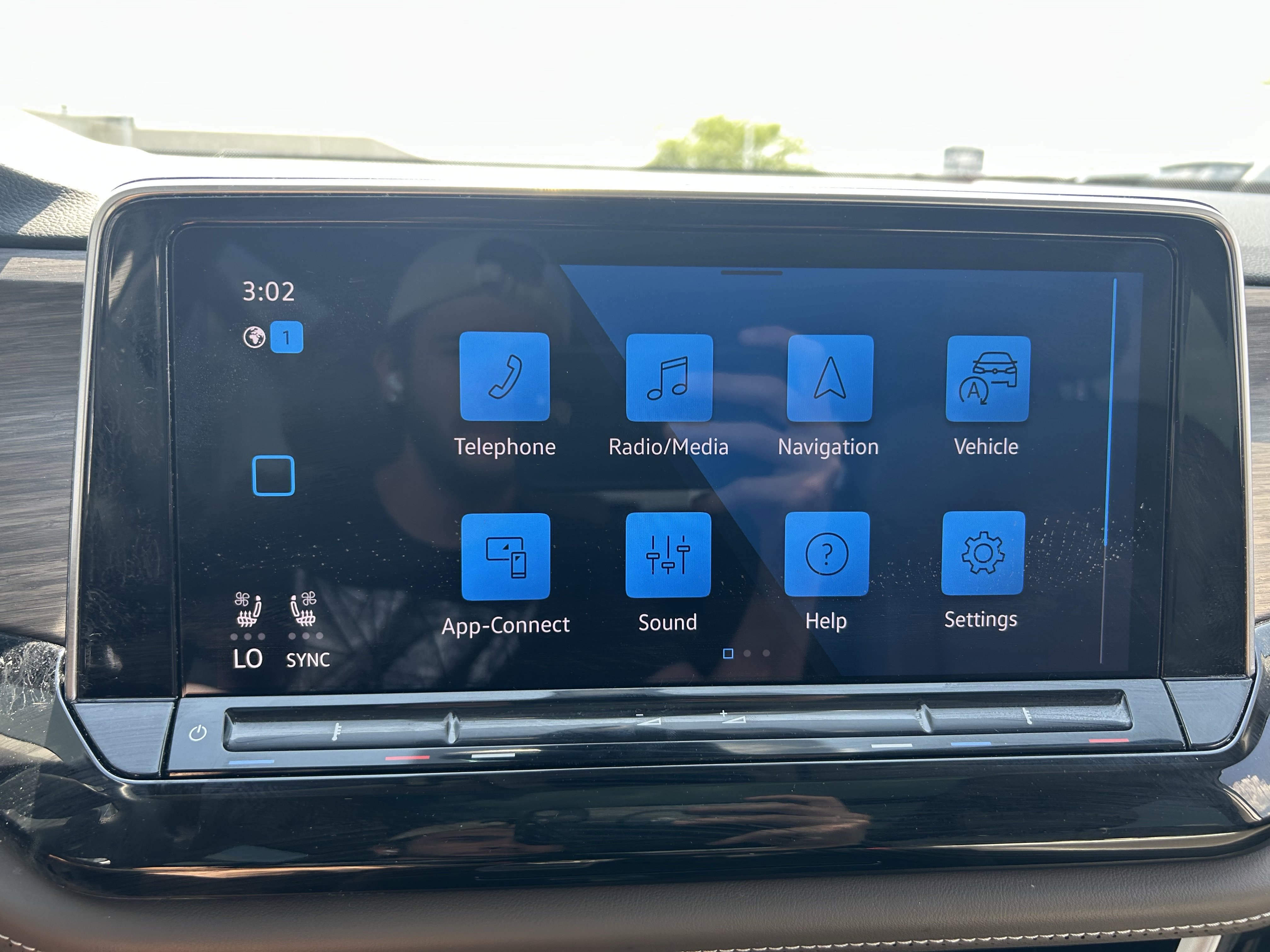 Used 2024 Volkswagen Atlas SEL AWD/4WD image 12