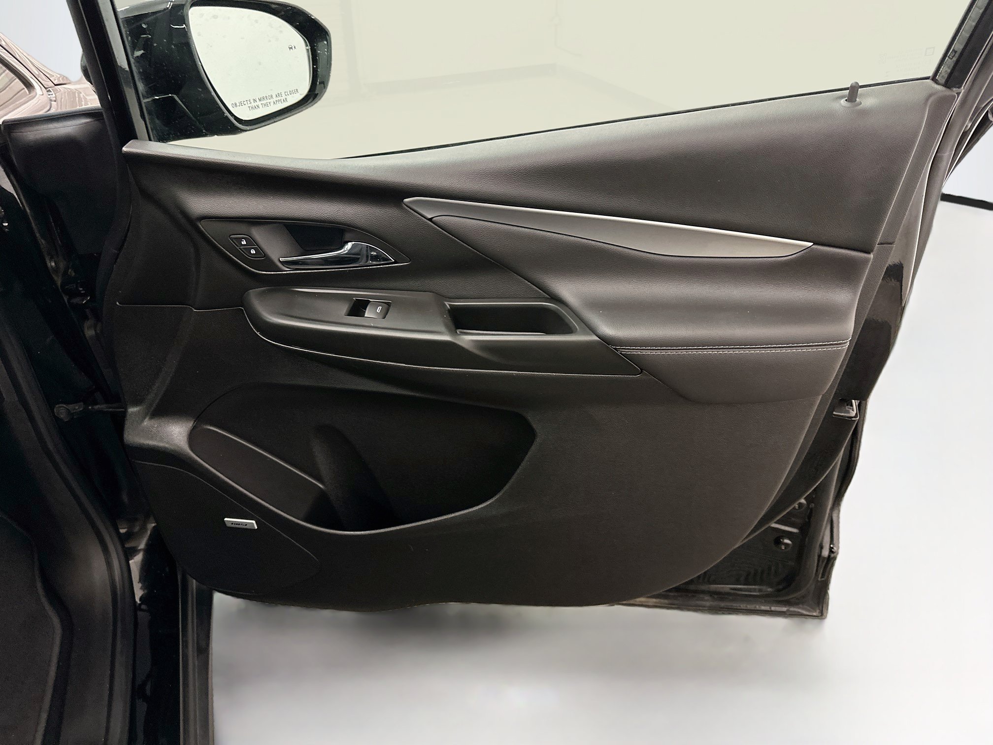 Used 2023 Chevrolet Bolt LT w/ Infotainment Package FWD image 33