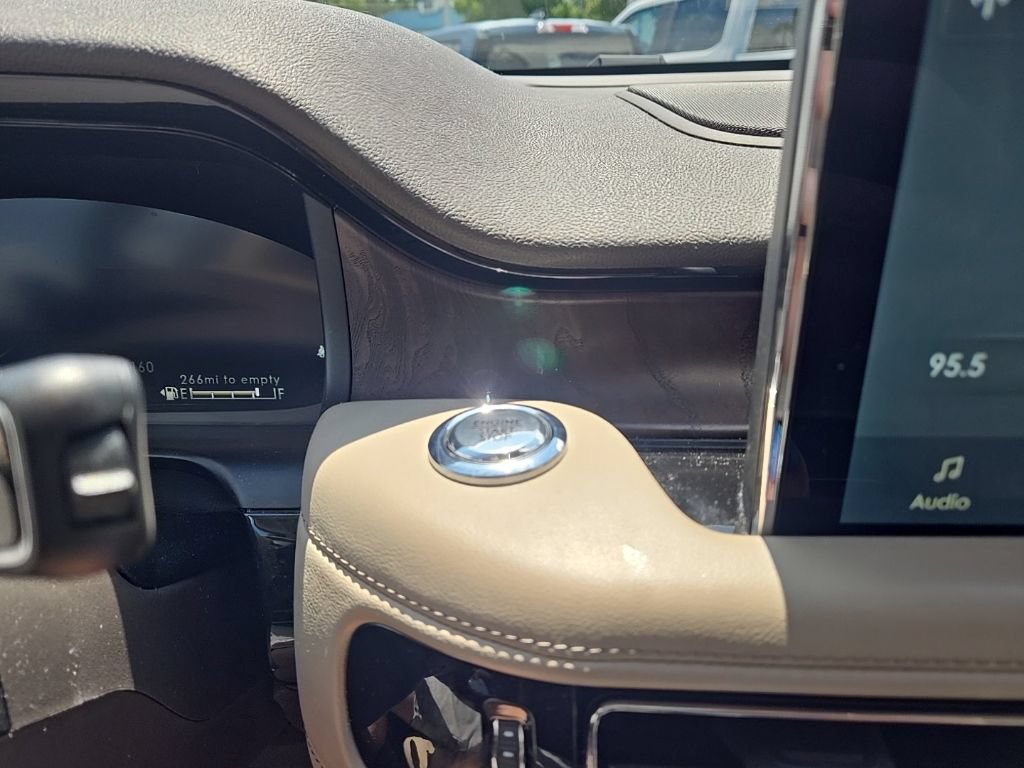 Used 2022 Lincoln Aviator Reserve w/ Equipment Group 201A RWD image 18