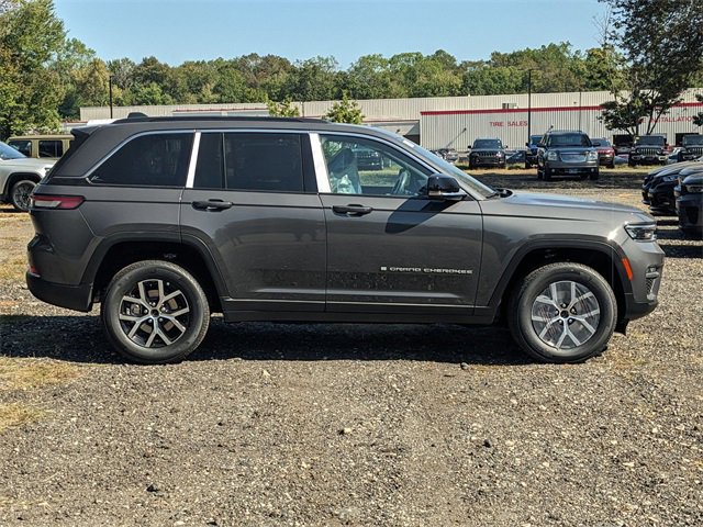 New 2025 Jeep Grand Cherokee Limited image 2