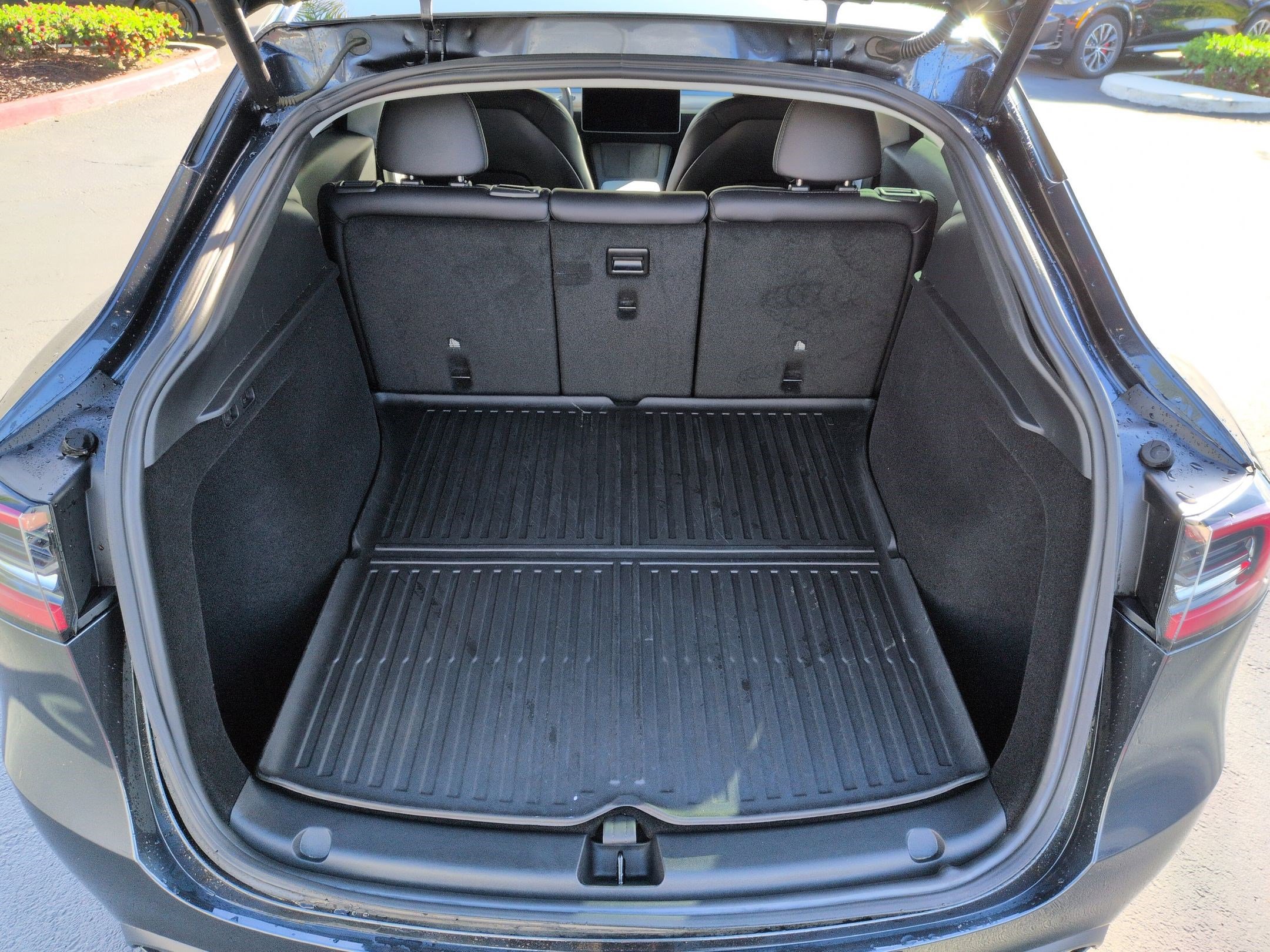 Used 2024 Tesla Model Y 2WD image 31