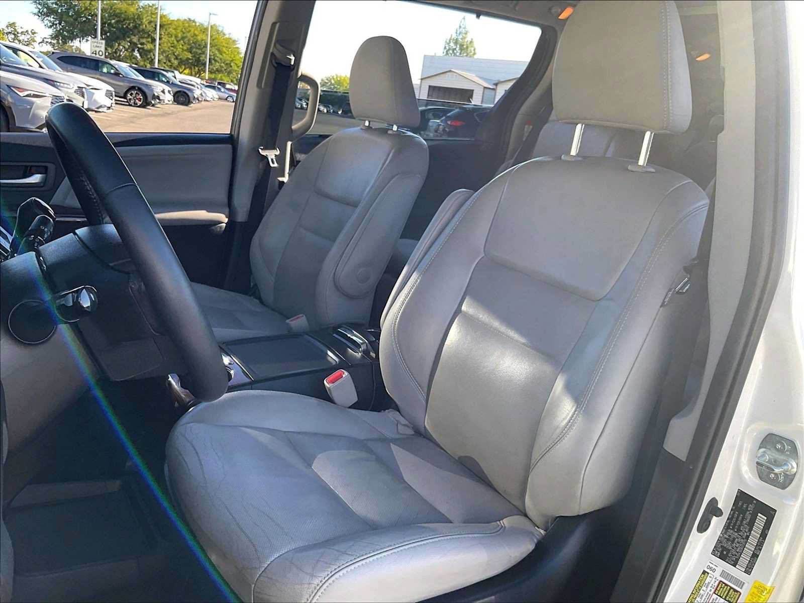Used 2016 Toyota Sienna Limited FWD image 26