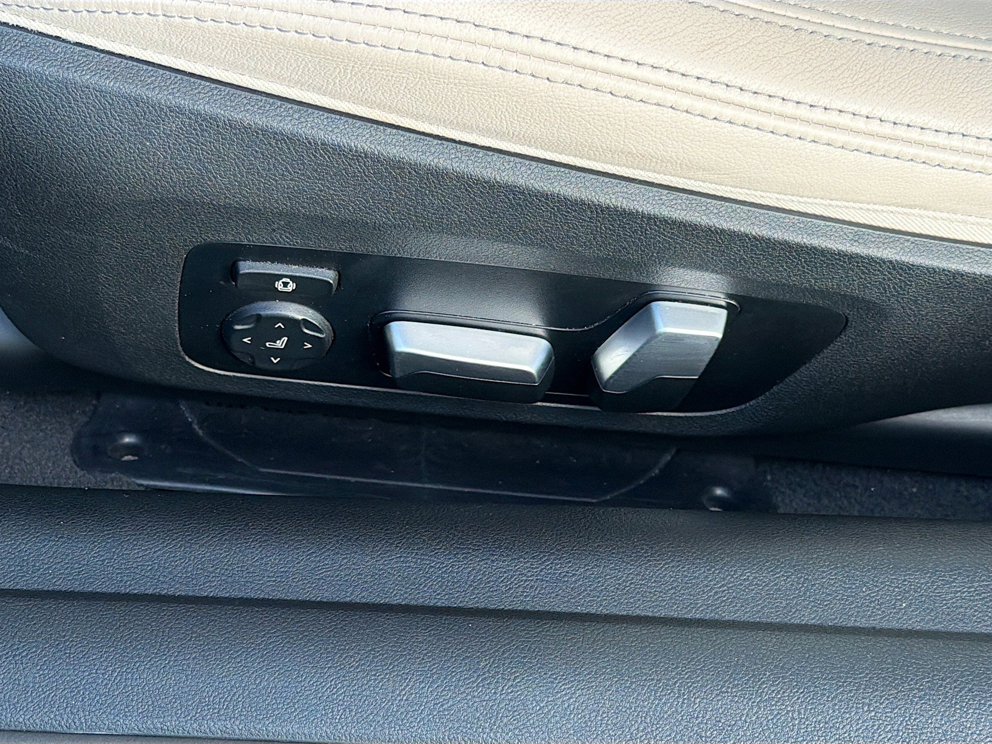 Used 2024 BMW 430i Convertible w/ M Sport Package image 23