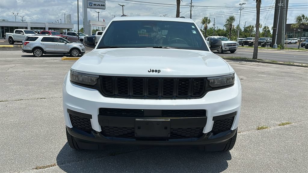 Used 2023 Jeep Grand Cherokee L Laredo AWD/4WD image 9