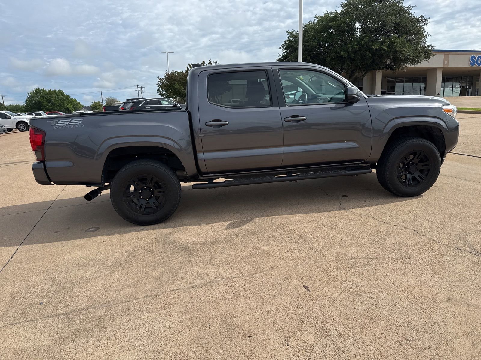 Used 2022 Toyota Tacoma SR w/ SR Convenience Package RWD image 8
