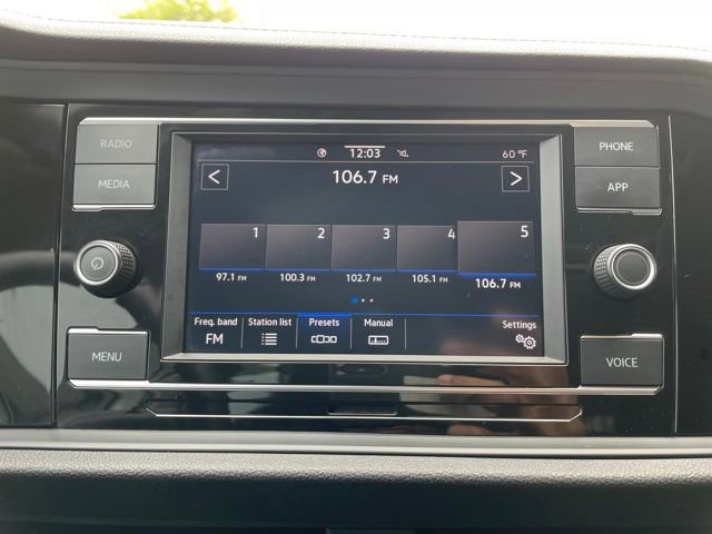 Used 2023 Volkswagen Jetta SE w/ Panoramic Sunroof Package FWD image 19