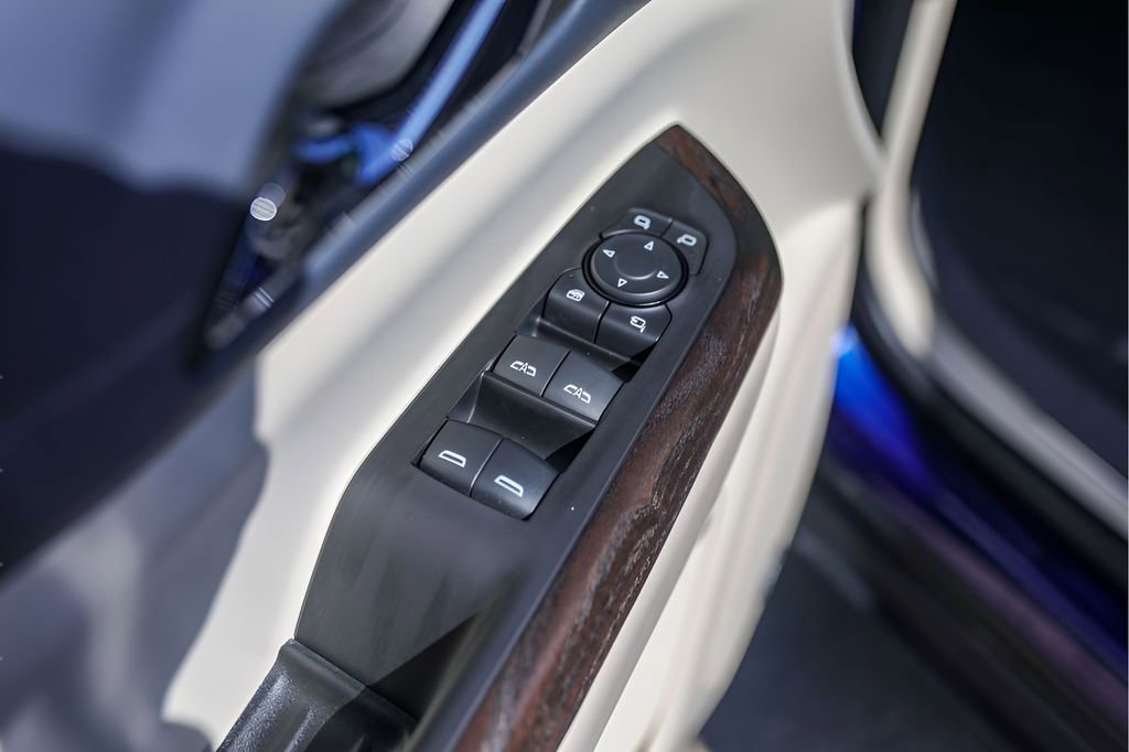 Used 2023 GMC Acadia Denali image 26
