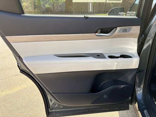 Used 2022 Hyundai Palisade Limited w/ Winter Package image 22