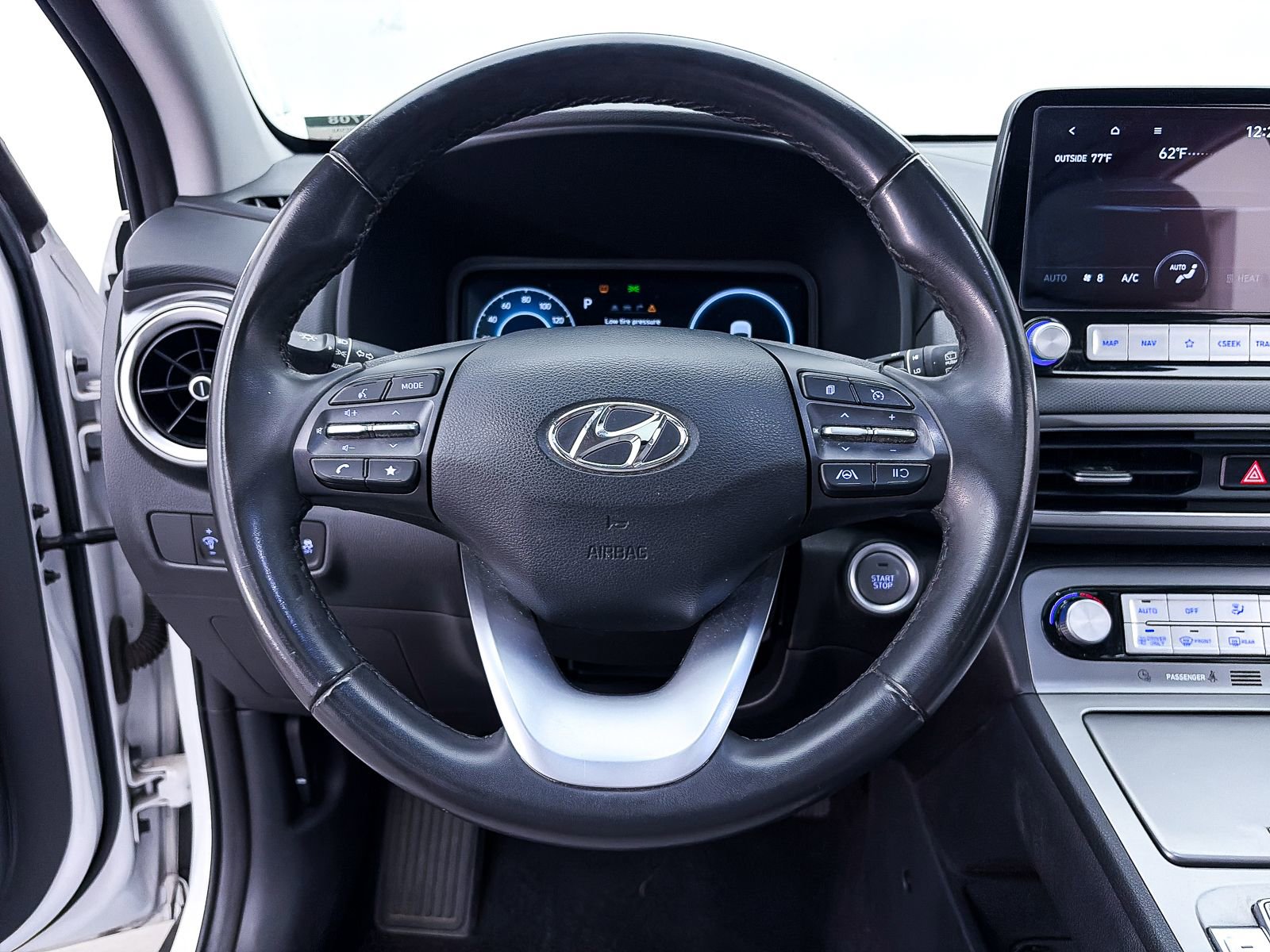 Used 2023 Hyundai Kona SEL FWD image 32