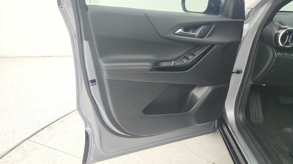 Used 2025 Chevrolet Equinox LT FWD image 24