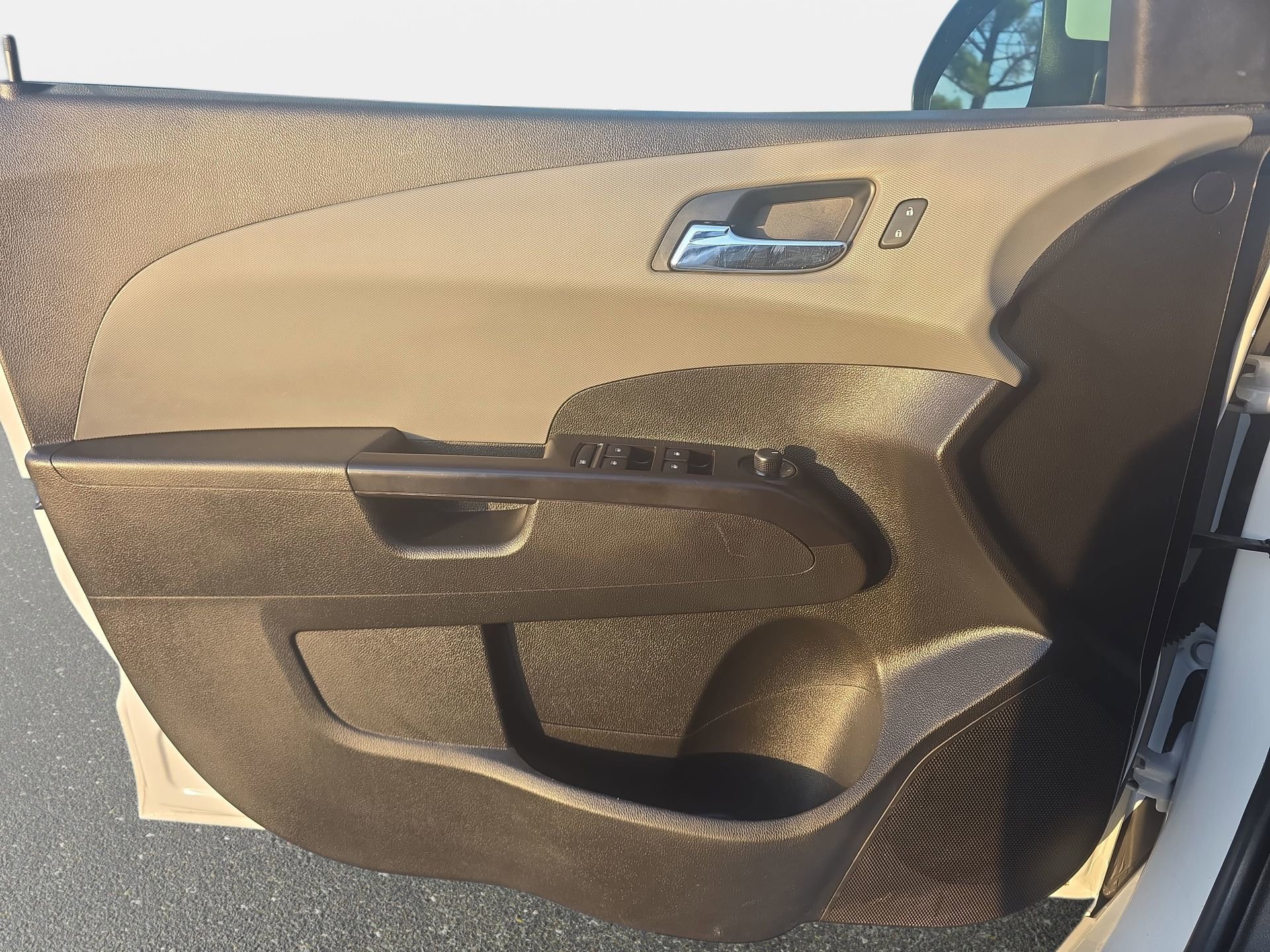 Used 2020 Chevrolet Sonic LT FWD image 25