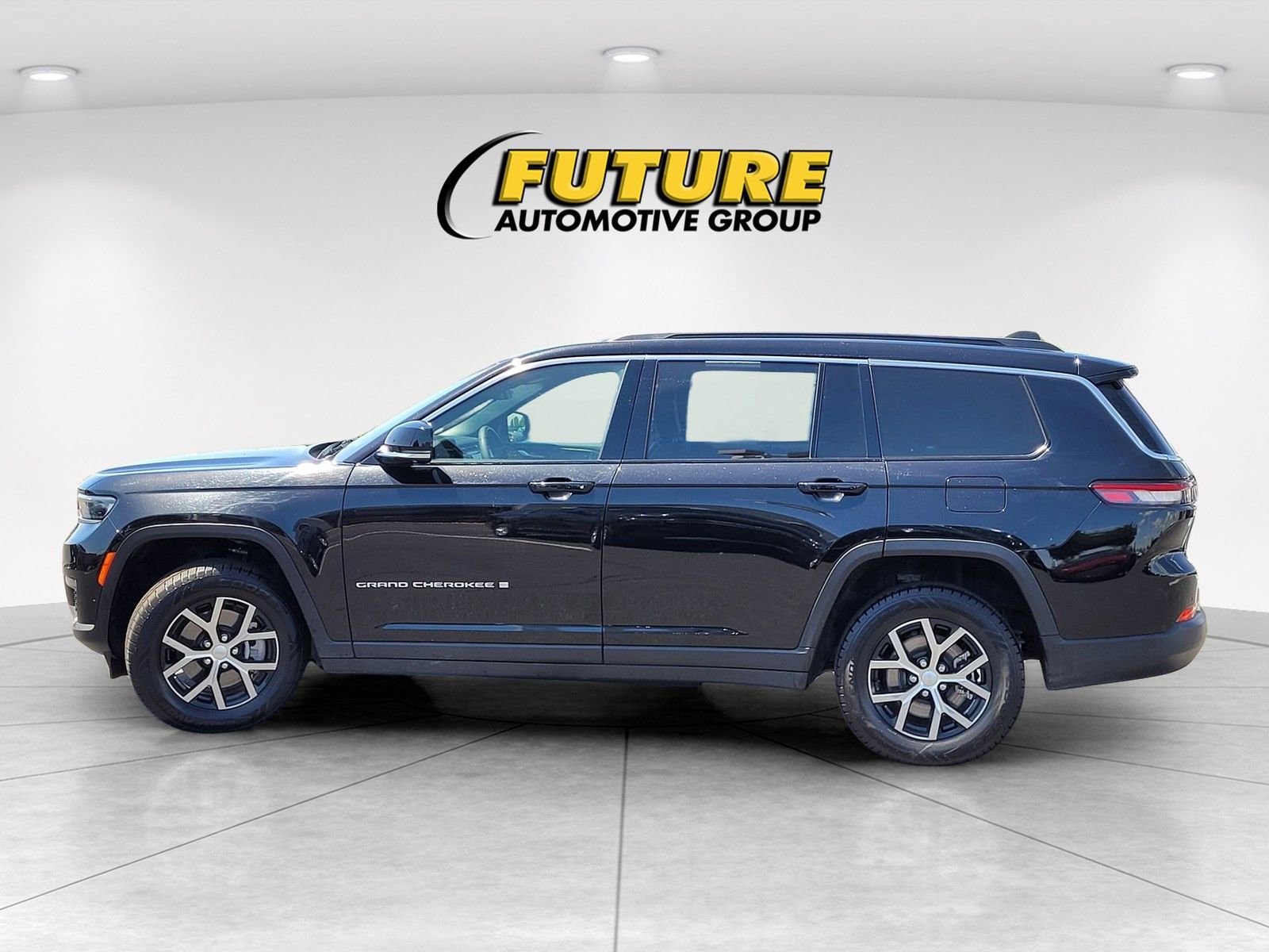Used 2024 Jeep Grand Cherokee L Limited w/ Luxury Tech Group II AWD/4WD image 8