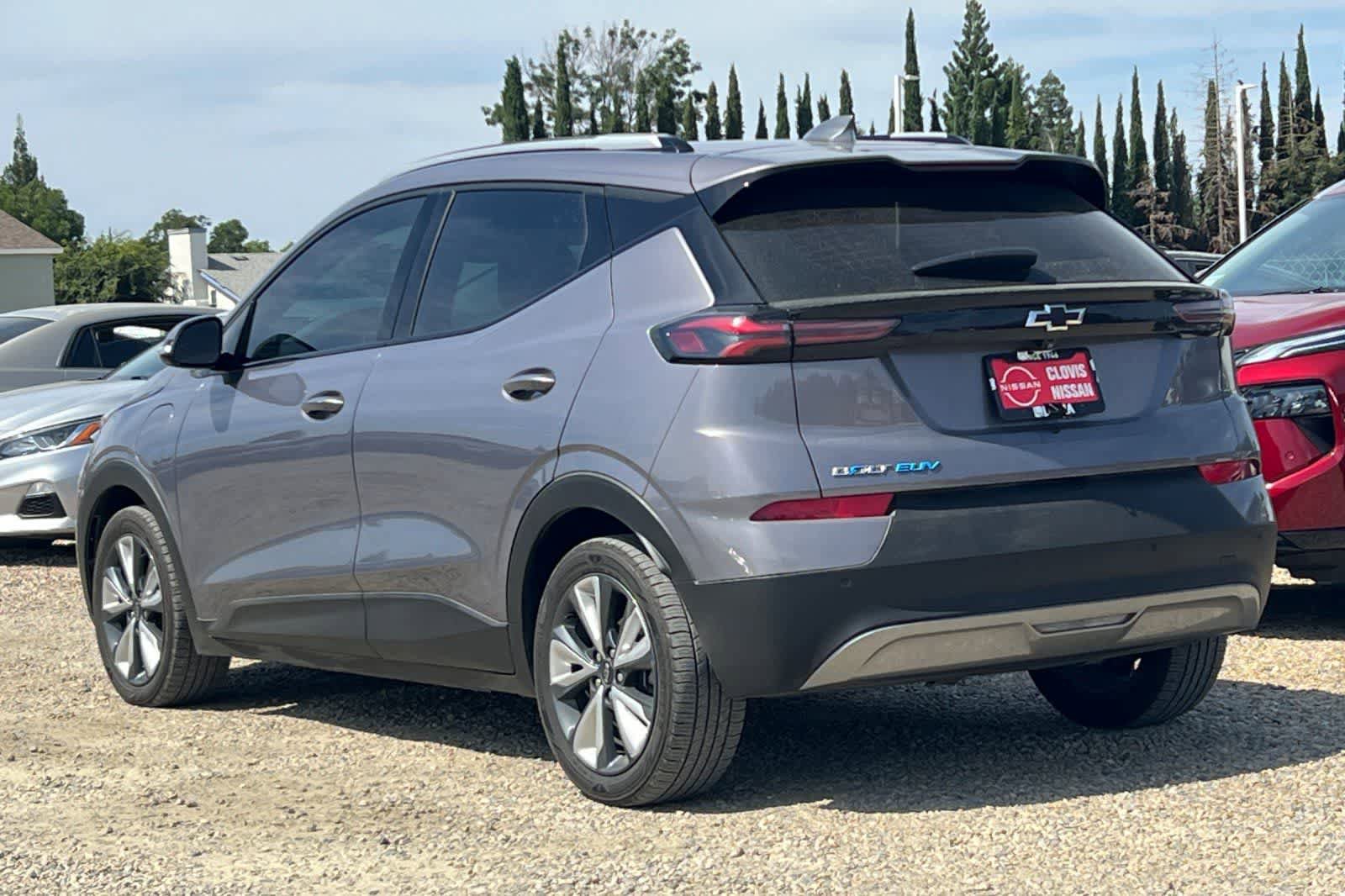 Used 2022 Chevrolet Bolt EUV LT w/ Convenience Package FWD image 7