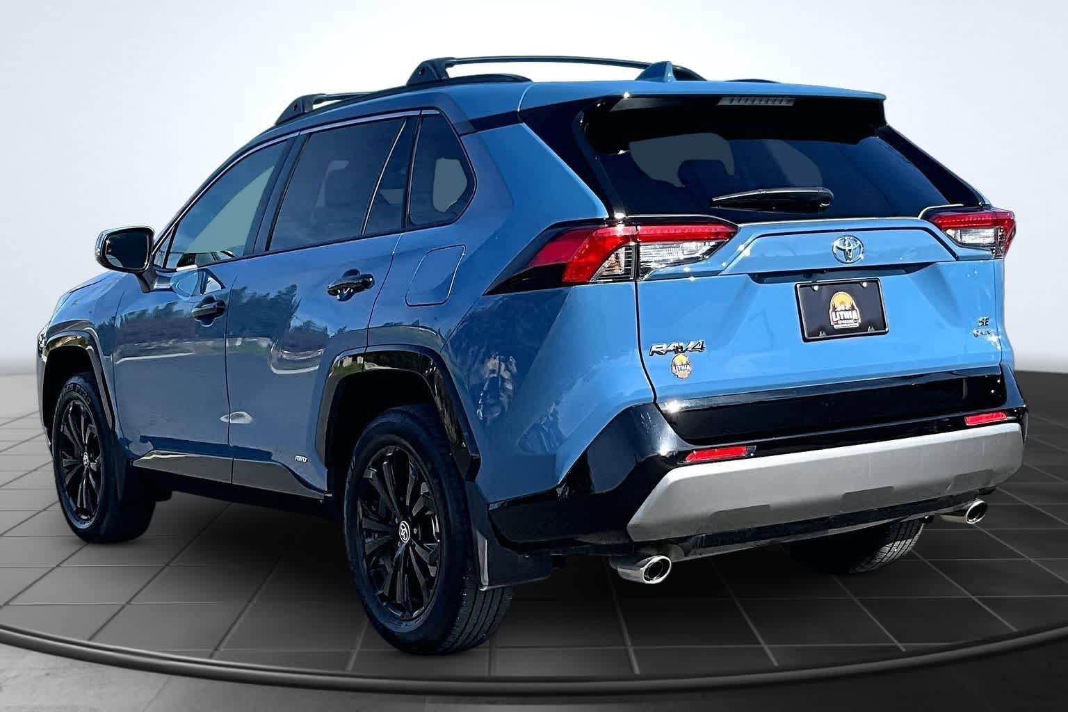 Used 2025 Toyota RAV4 SE w/ Weather Package AWD/4WD image 4