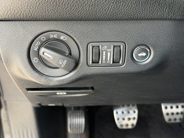 Used 2018 Dodge Challenger R/T w/ Blacktop Package RWD image 23