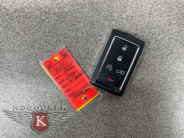 Used 2023 Jeep Grand Cherokee Limited image 25