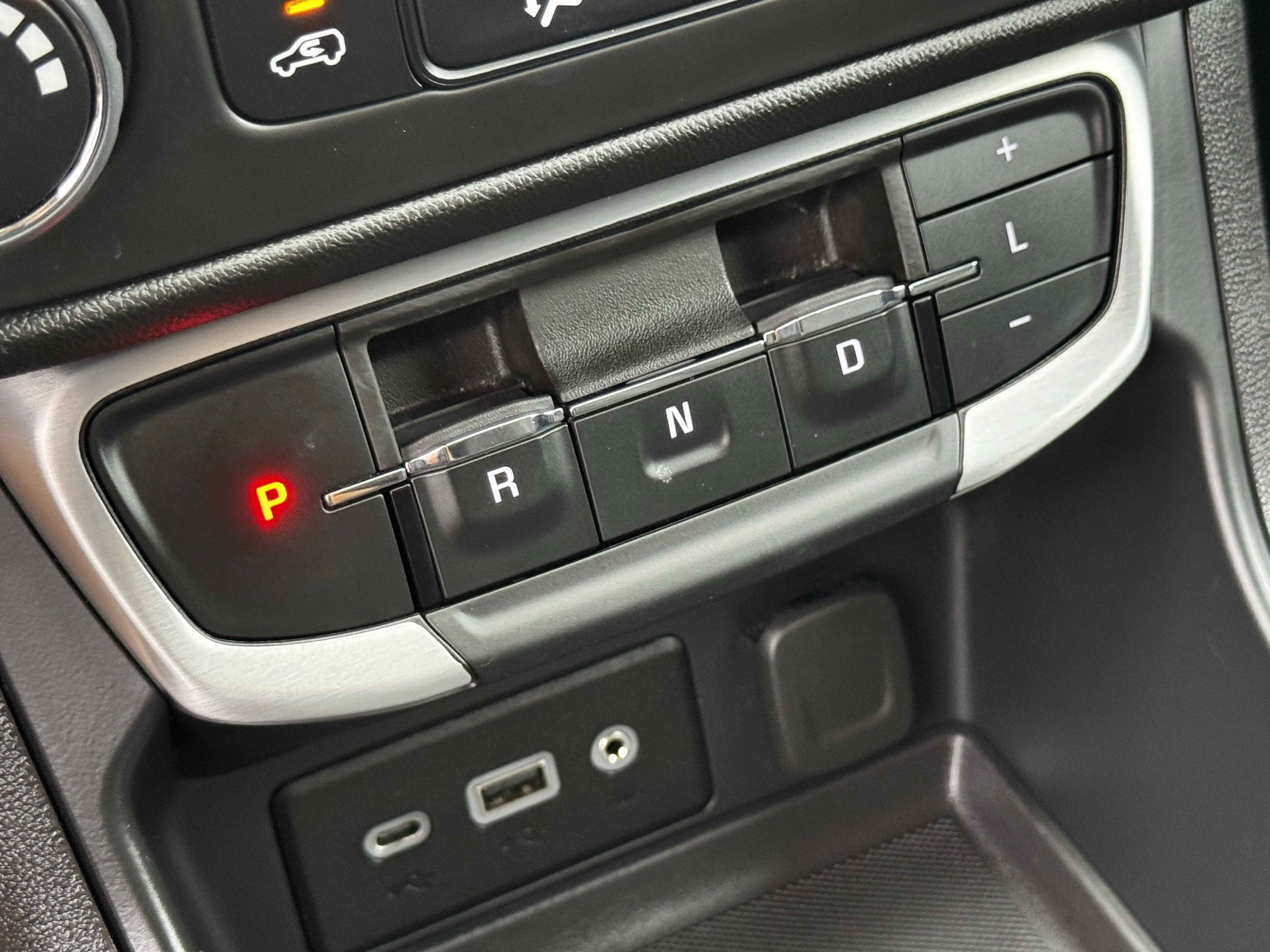 Used 2024 GMC Terrain SLE FWD image 21
