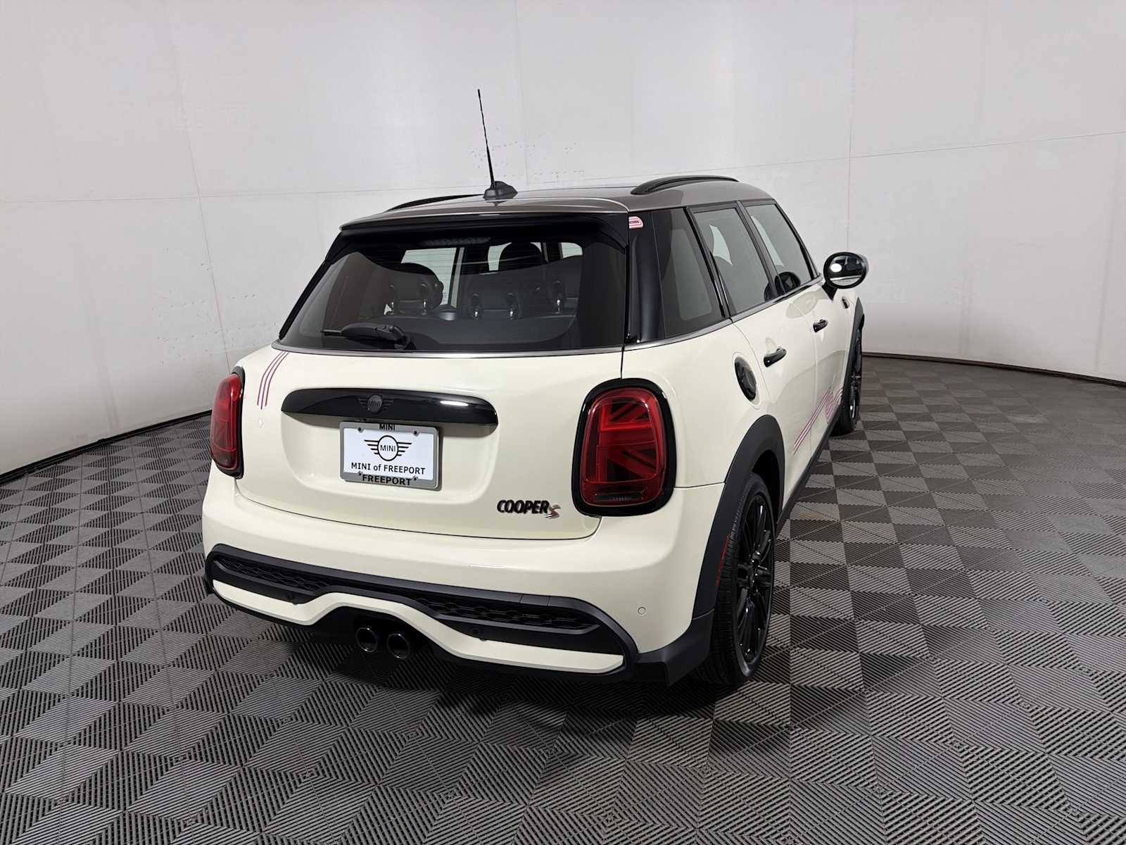 Used 2023 MINI Cooper S image 6