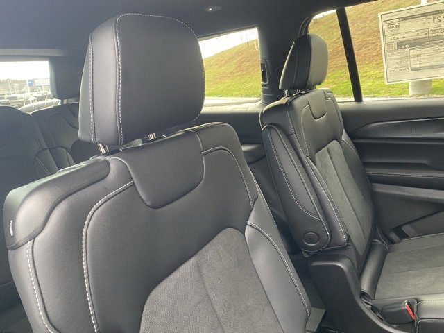 New 2025 Jeep Grand Cherokee L Altitude image 32