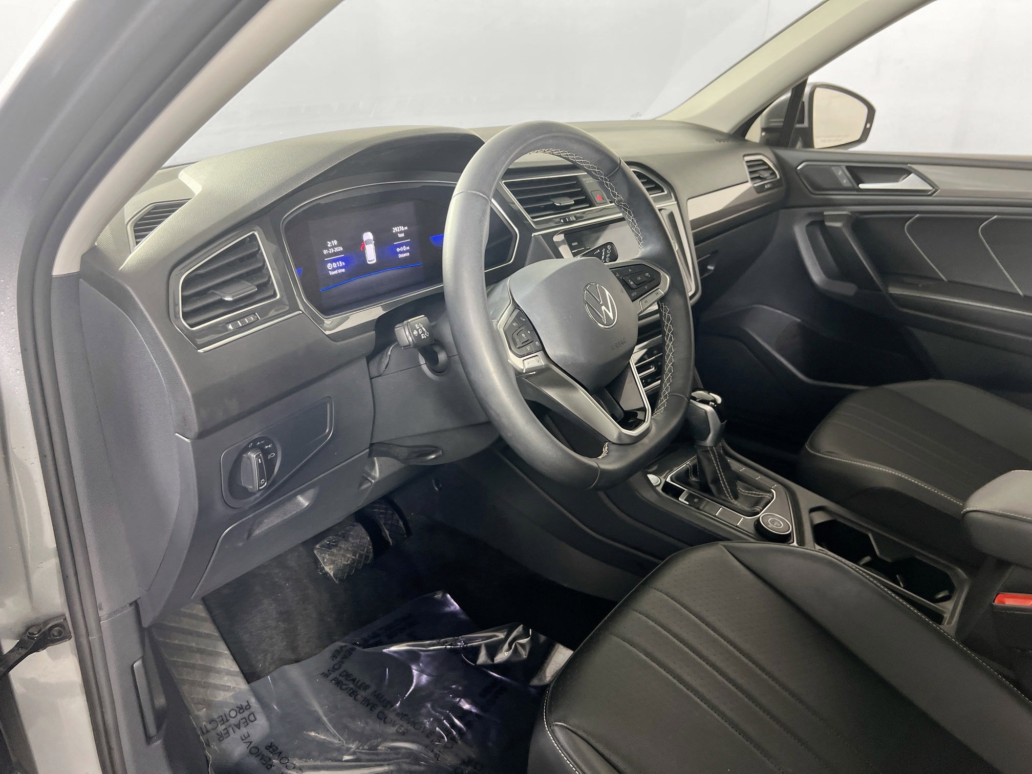 Used 2023 Volkswagen Tiguan SE AWD/4WD image 9