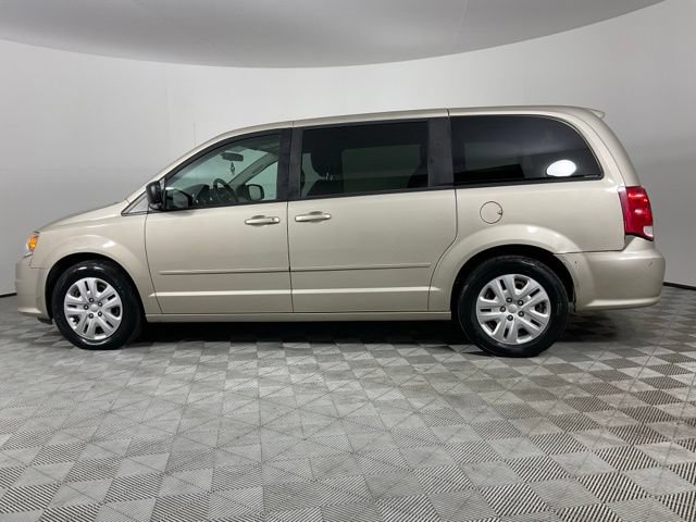 Used 2016 Dodge Grand Caravan SE w/ Quick Order Package 29E SE FWD image 3
