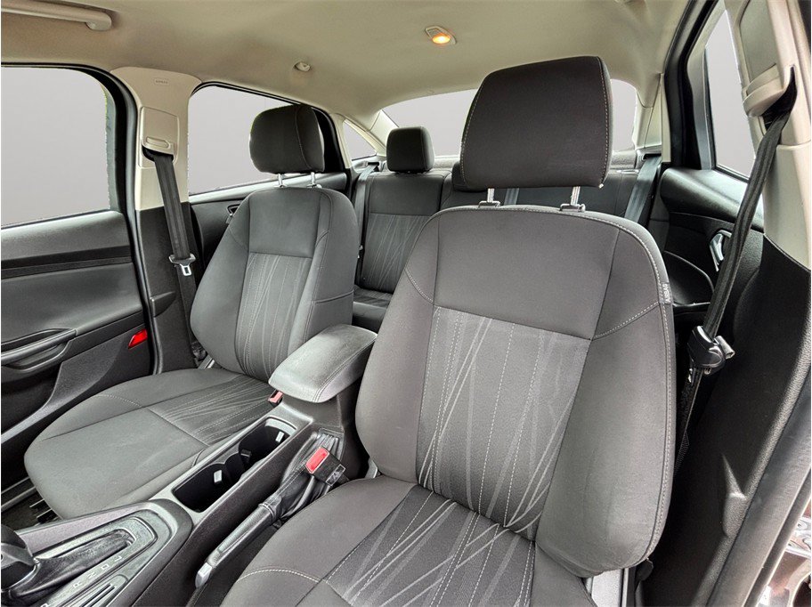 Used 2017 Ford Focus SE FWD image 14