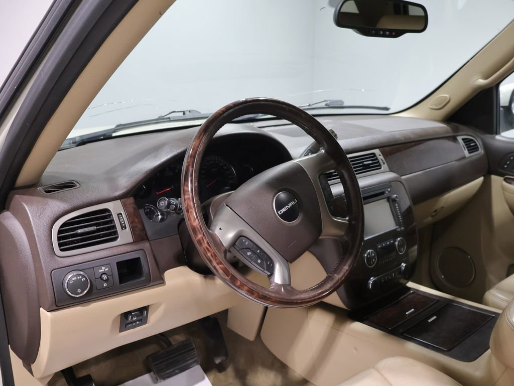 Used 2014 GMC Yukon XL Denali image 16