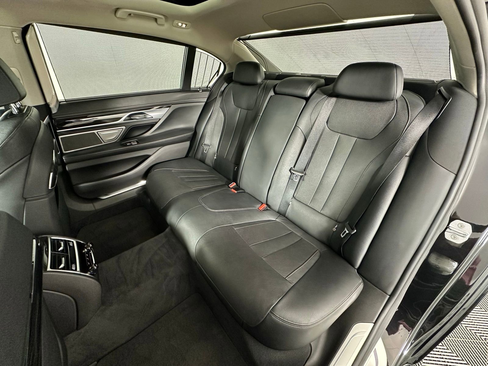 Used 2017 BMW 740i xDrive image 31