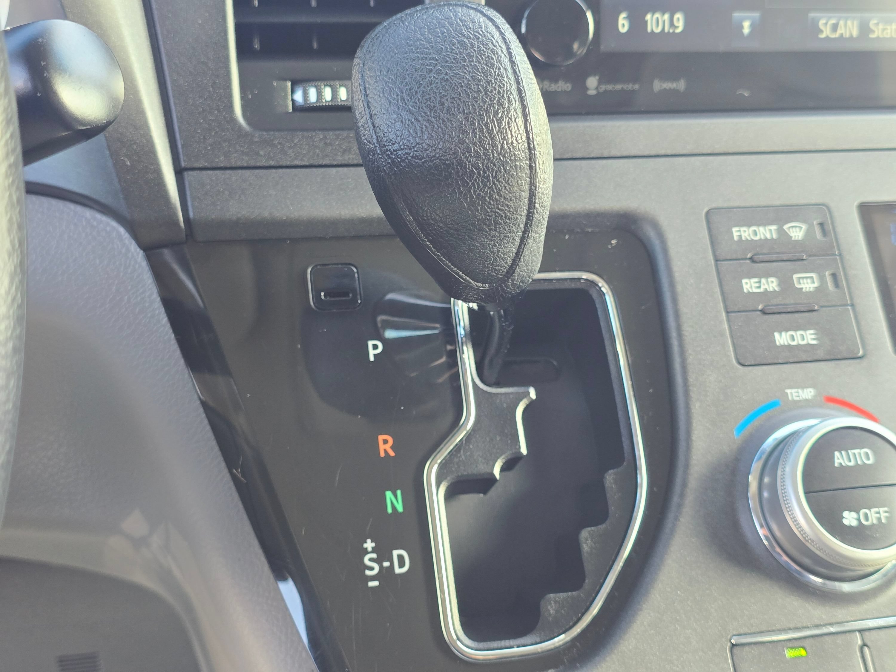 Used 2017 Toyota Sienna LE FWD image 15
