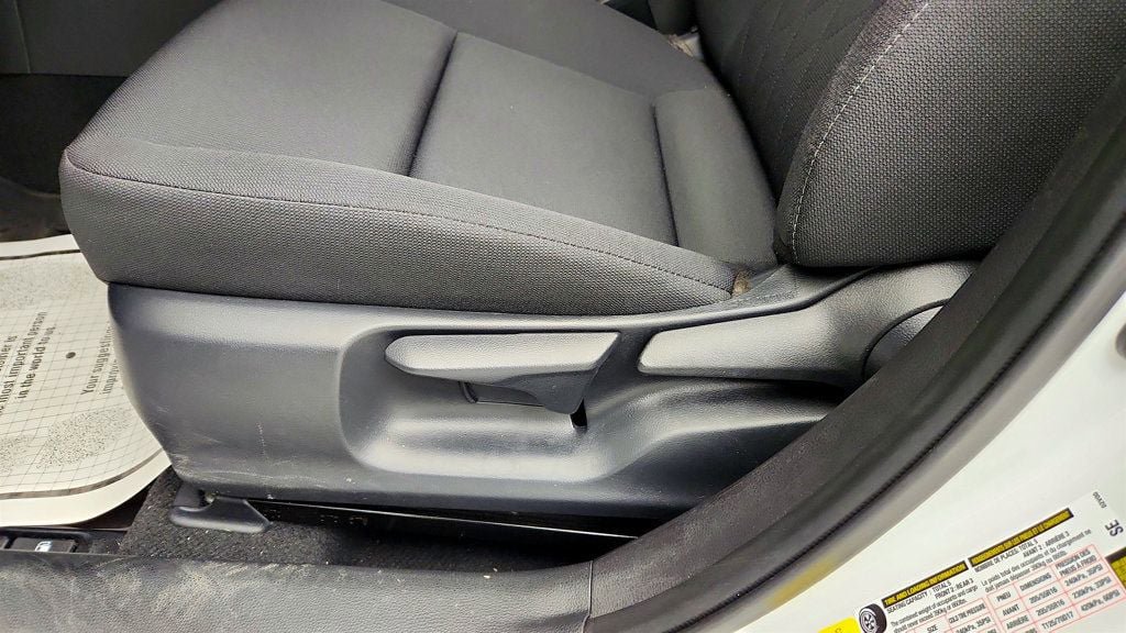 Used 2025 Toyota Corolla LE w/ LE Premium Package FWD image 11