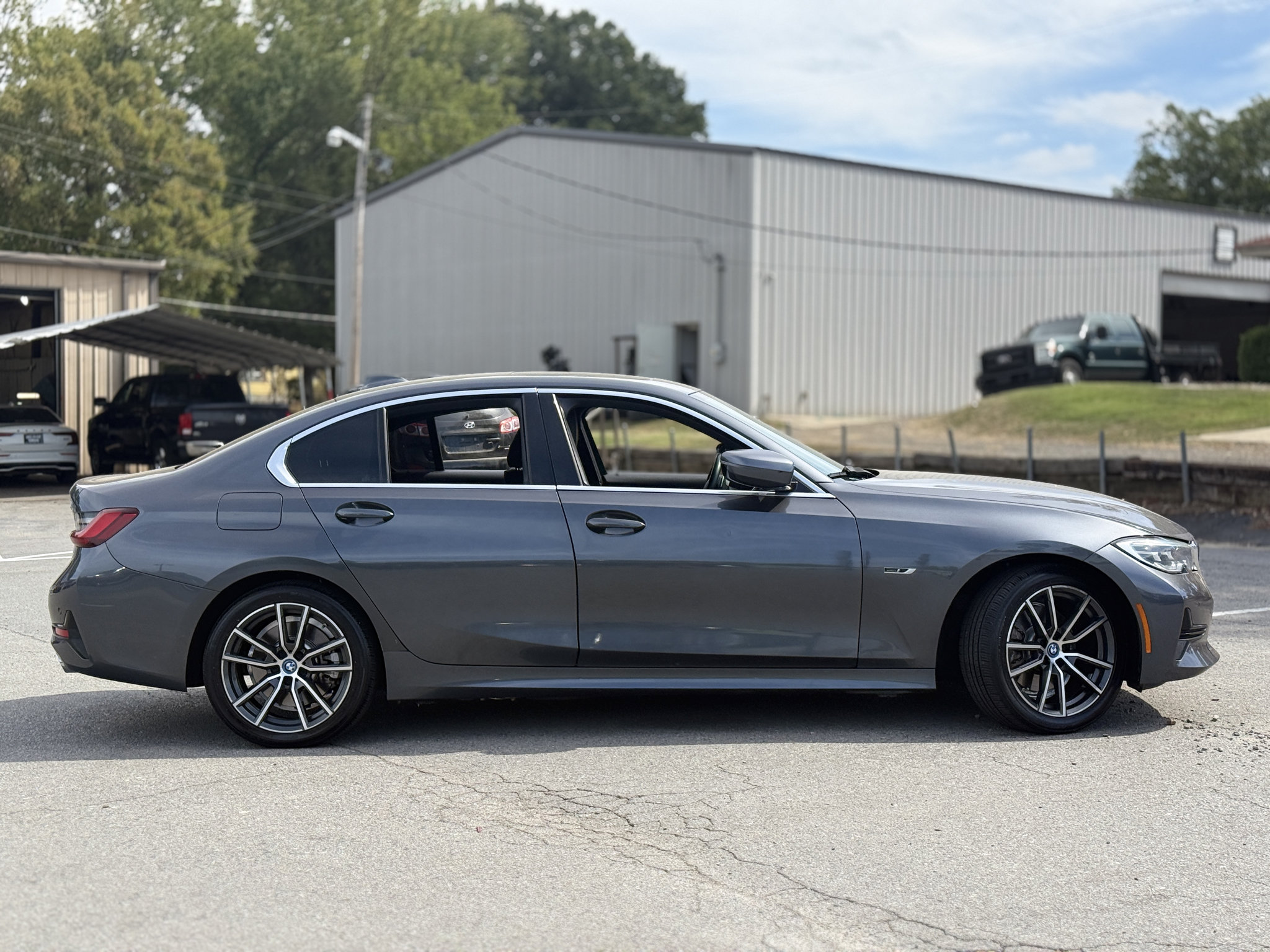 Used 2022 BMW 330e xDrive w/ Driving Assistance Package AWD/4WD image 5