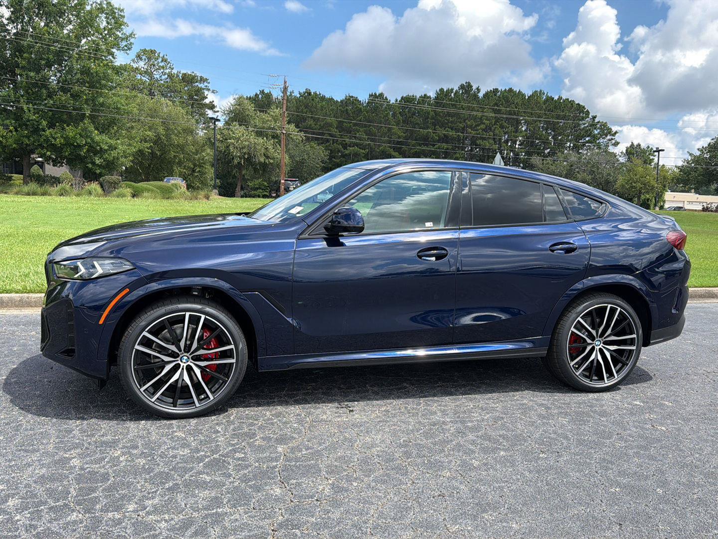 New 2027 BMW X6 xDrive40i w/ Executive Package AWD/4WD image 3
