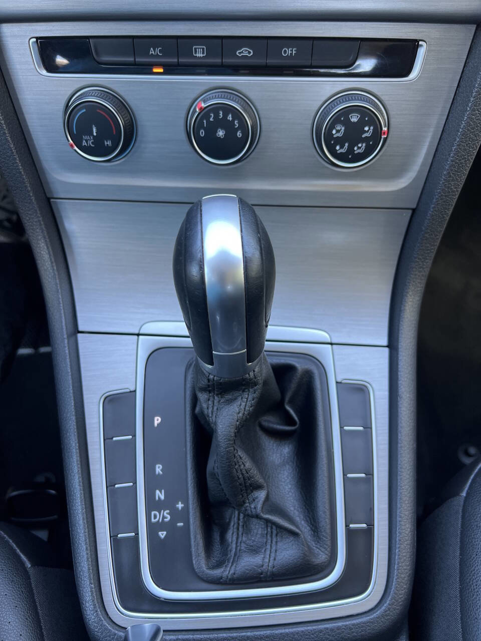 Used 2015 Volkswagen Golf SE image 12