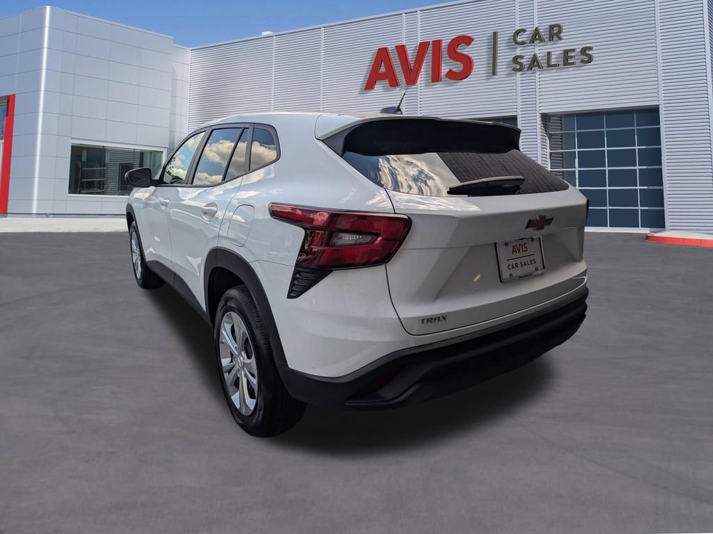 Used 2025 Chevrolet Trax LS FWD image 9