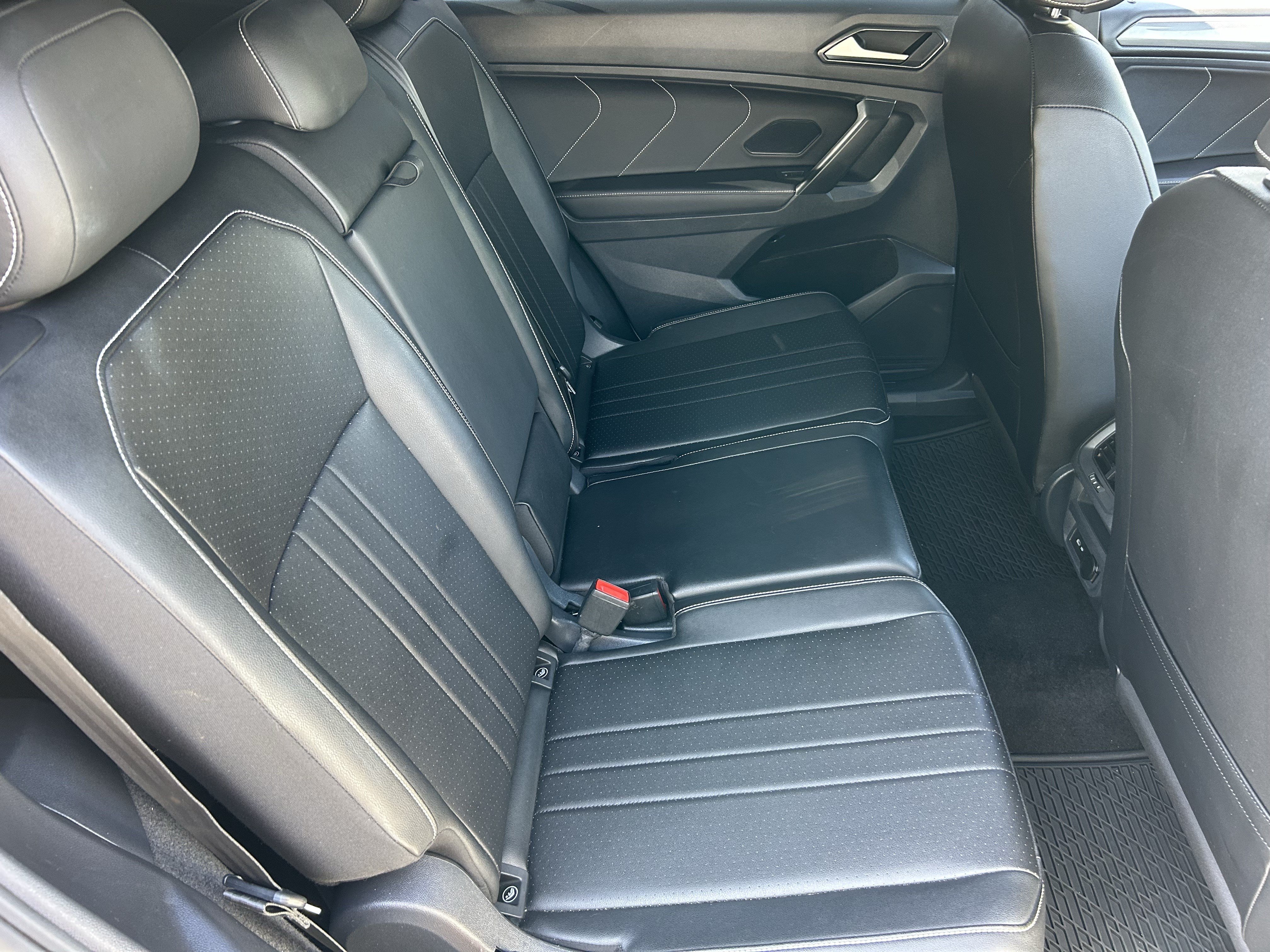 Used 2023 Volkswagen Tiguan SE R-Line FWD image 11