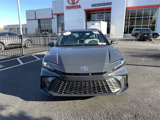 Used 2025 Toyota Camry SE image 3