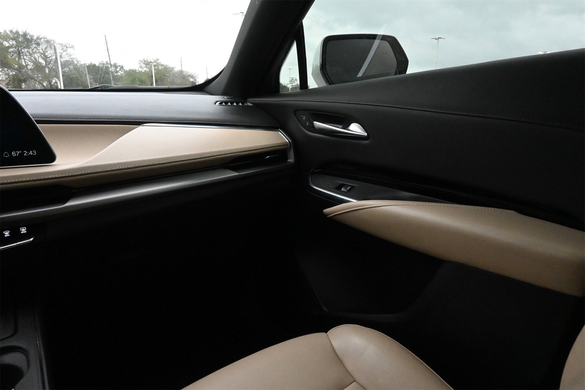 Certified 2024 Cadillac XT4 Luxury w/ Cold Weather Package image 8