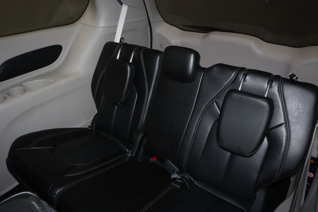 Used 2023 Chrysler Pacifica Touring-L FWD image 19