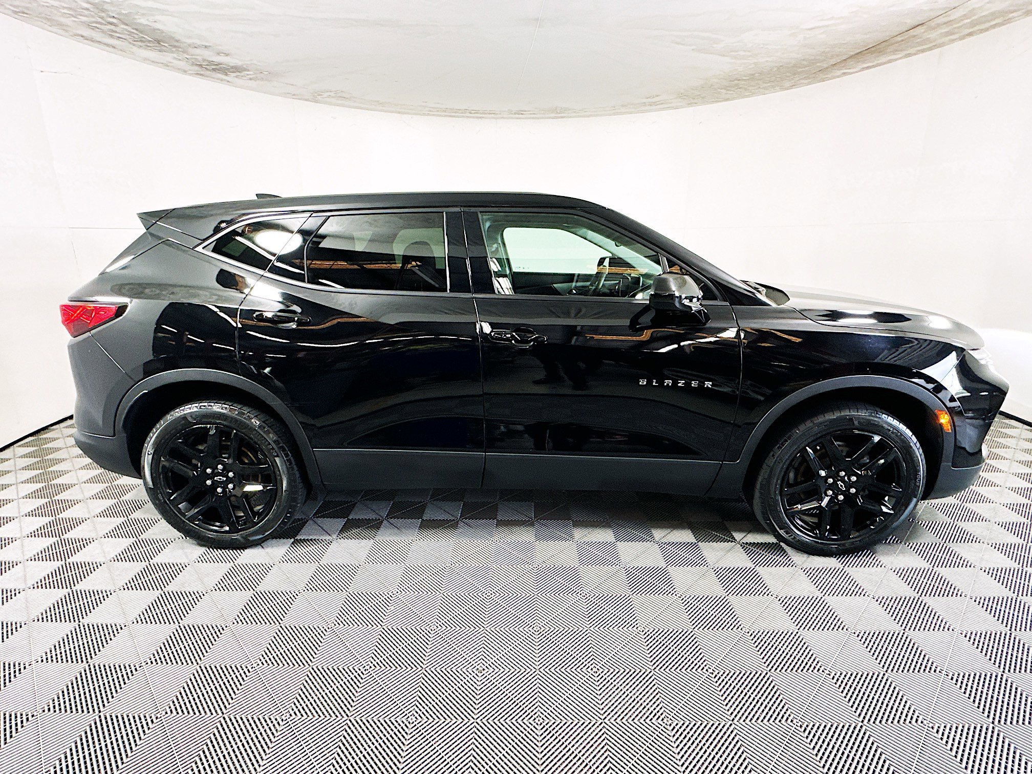 Used 2024 Chevrolet Blazer LT w/ Driver Confidence Package image 2