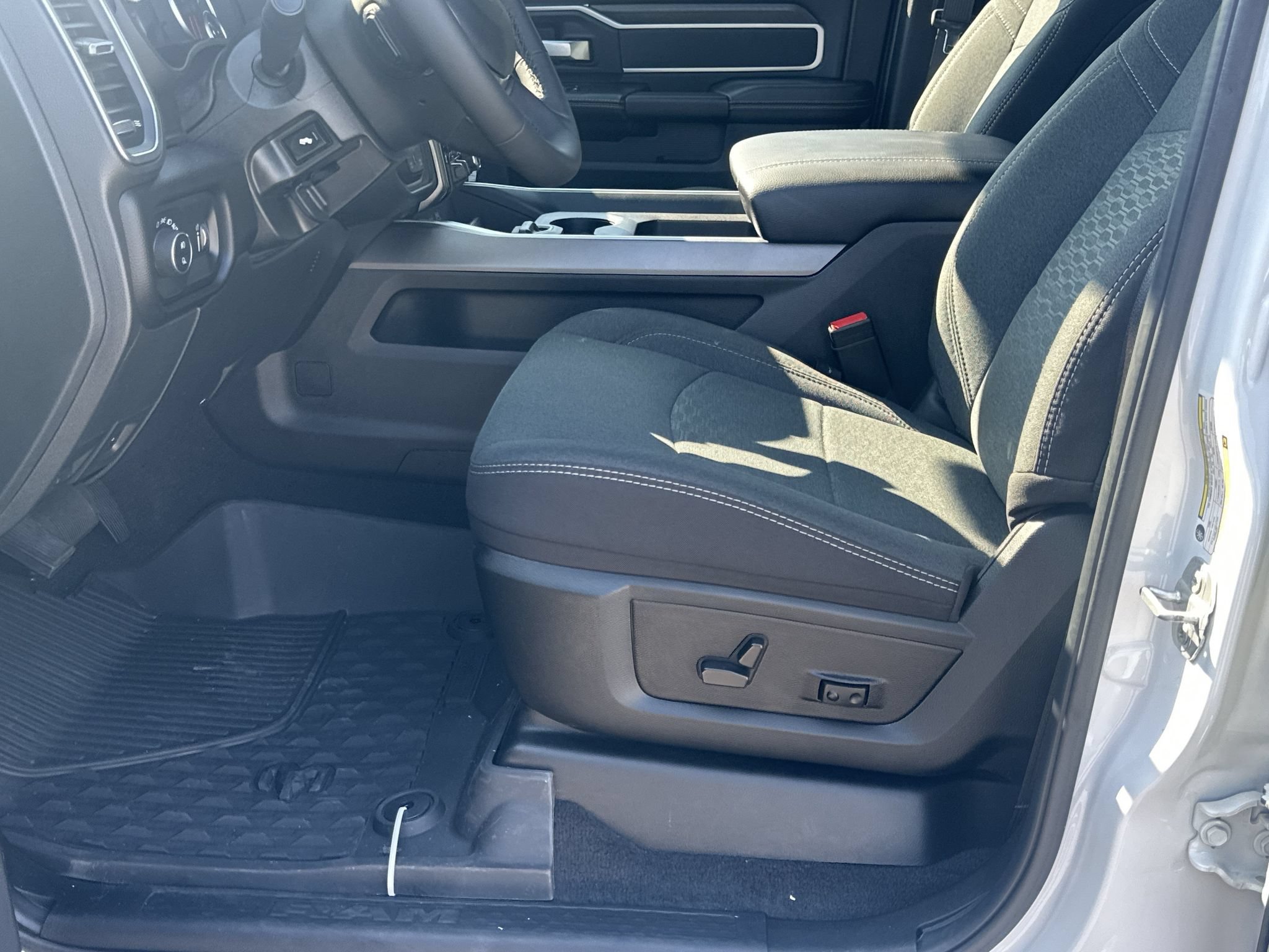 Used 2025 RAM 3500 Big Horn AWD/4WD image 9