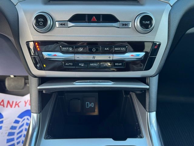 Used 2022 Ford Explorer XLT w/ Equipment Group 202A image 13