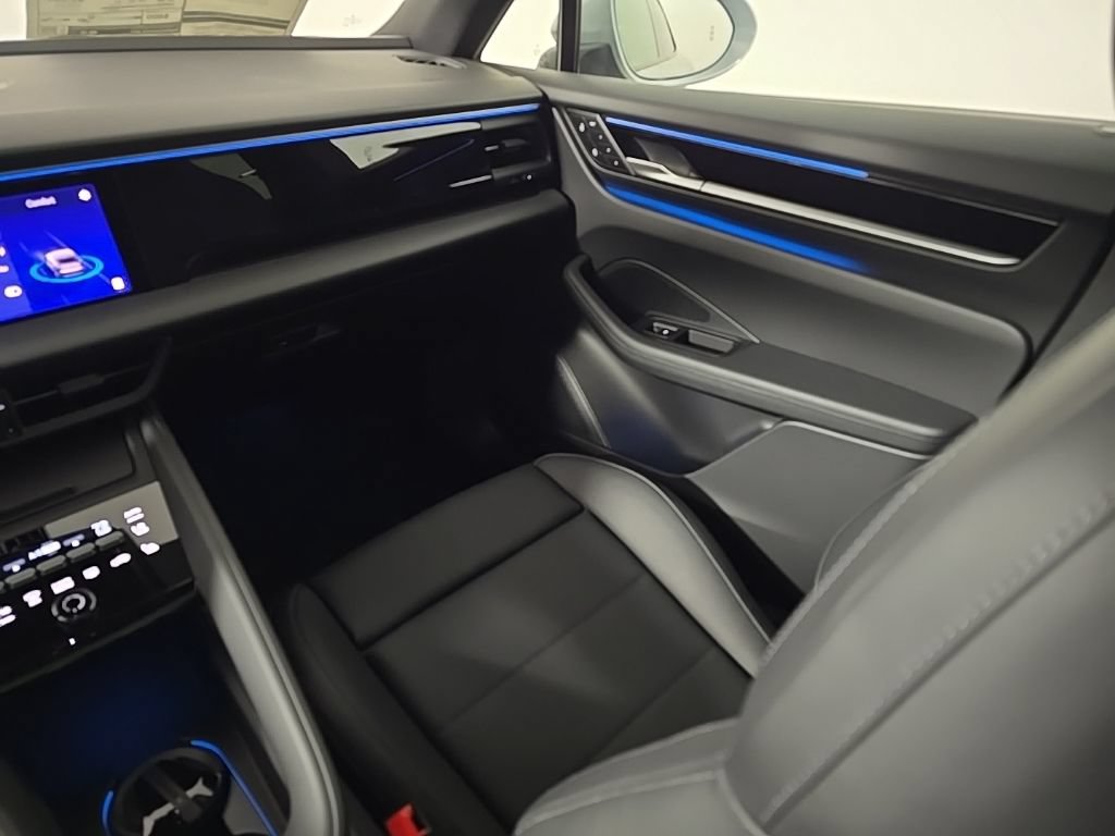Certified 2025 Porsche Macan Electric RWD image 24