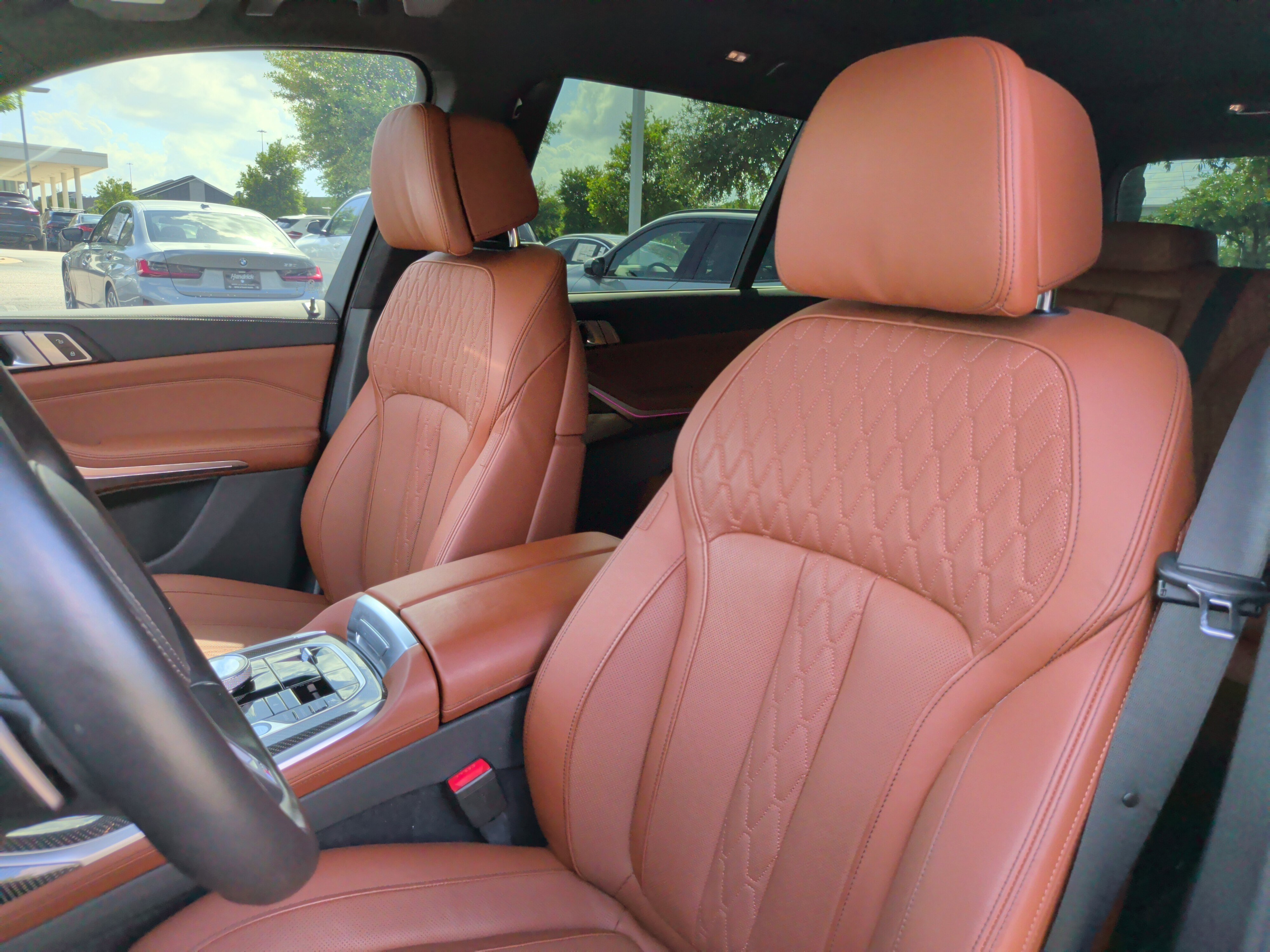 Used 2024 BMW X7 M60i w/ Executive Package image 27