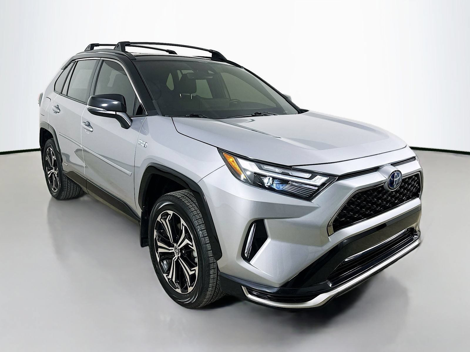 Used 2024 Toyota RAV4 XSE w/ Weather Package AWD/4WD image 3