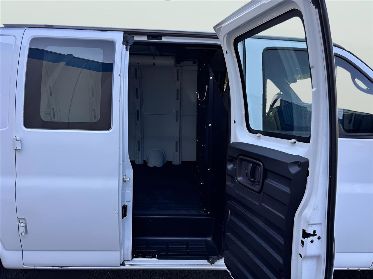 Used 2005 Chevrolet Express 1500 image 15